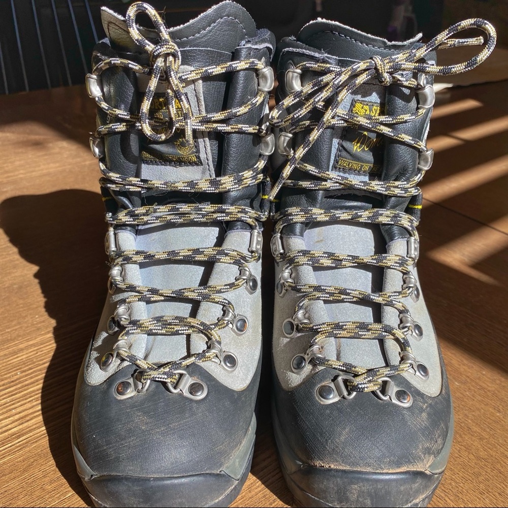 La Sportiva Women’s Makalu Mountaineering Boot